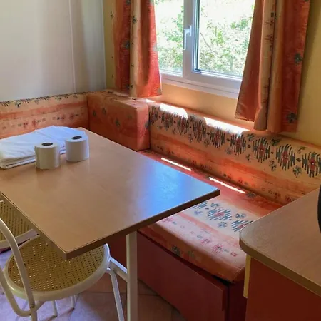 Mobil-home 4 Pers Avec Terrasse A - Api-1-52-1235 * Vic-sur-Cère