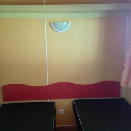 Mobil-home 4 Pers Avec Terrasse A - Api-1-52-1235 Kemp Vic-sur-Cère